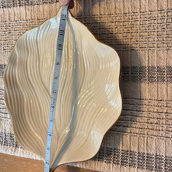 Ivory, Gold trim. Leaf plate - Picture 4 of 4